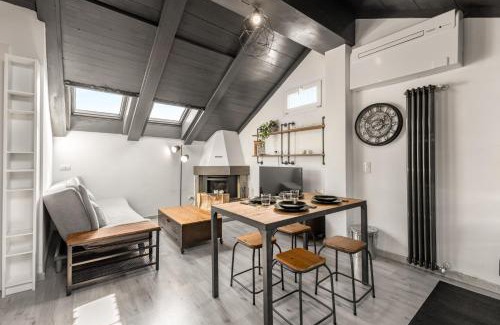 Zona Solari Apartamento | Tortona metro 200m - Charming attic - WiFi