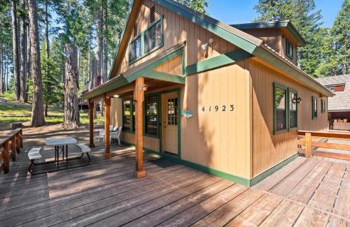 Shaver Lake Casa | Toste Cabin- Spacious 3br Cabin In East Village!