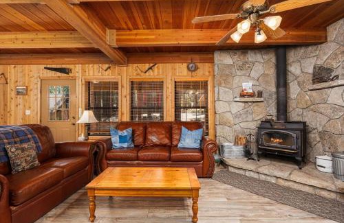 Shaver Lake Casa | Toste Cabin- Spacious 3br Cabin In East Village!