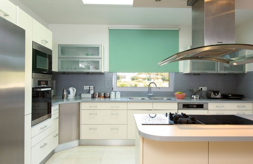 Atsipópoulon Villa | Total privacidad, piscina y gran jardín, bañera de hidromasaje. ¡Localizado al lado de la ciudad de Rethymno!