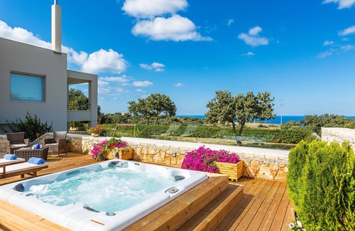 Atsipópoulon Villa | Total privacidad, piscina y gran jardín, bañera de hidromasaje. ¡Localizado al lado de la ciudad de Rethymno!