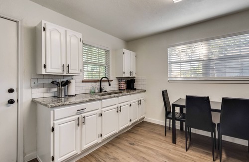Rockwall Casa | Totally Updated - Charming Bungalow!