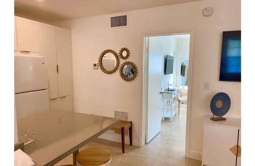 Key Biscayne Condominio | Totally Updated unit 5 min from the beach😍 You’ll love it !!