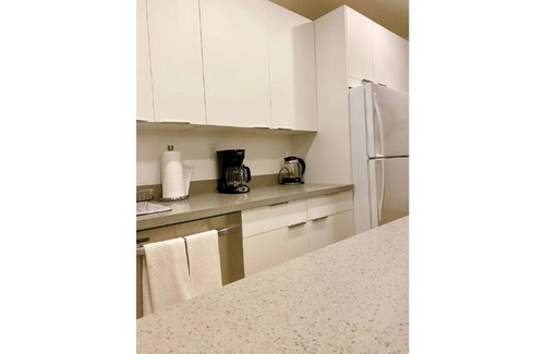 Key Biscayne Condominio | Totally Updated unit 5 min from the beach😍 You’ll love it !!