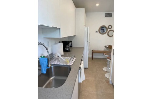 Key Biscayne Condominio | Totally Updated unit 5 min from the beach😍 You’ll love it !!