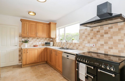 Colerne Casa | TOTTS HOUSE, pet friendly, with open fire in Colerne