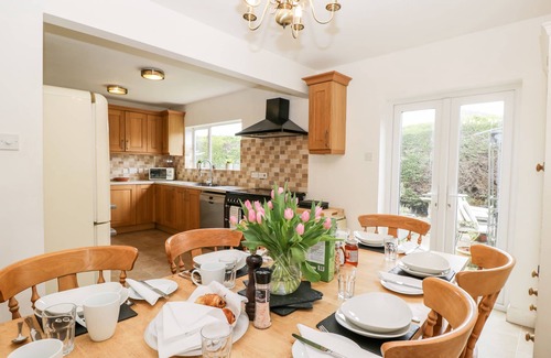 Colerne Casa | TOTTS HOUSE, pet friendly, with open fire in Colerne