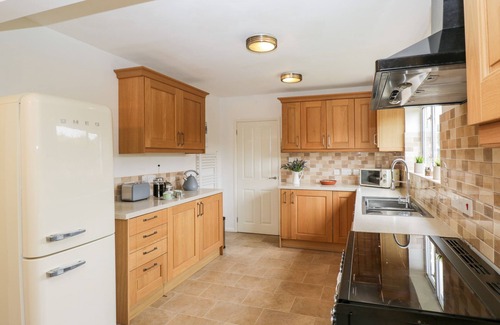 Colerne Casa | TOTTS HOUSE, pet friendly, with open fire in Colerne