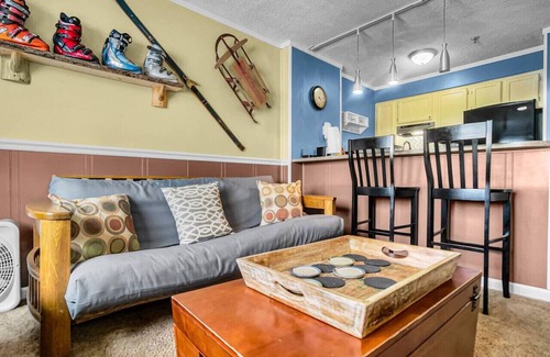 Snowshoe Apartamento | TOTW214 Slope Side Condo WiFi Next To Lift Parking