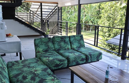 Puerto Viejo de Talamanca Apartamento | Toucan Studio Suite W/AC, TV, Kitchen, Bath, Balcony
