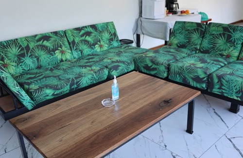 Puerto Viejo de Talamanca Apartamento | Toucan Studio Suite W/AC, TV, Kitchen, Bath, Balcony