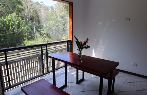 Puerto Viejo de Talamanca Apartamento | Toucan Studio Suite W/AC, TV, Kitchen, Bath, Balcony
