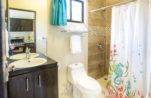 Parrita Casa | Toucan Villa Newer with WiFi & Pool - Digital Nomad Friendly