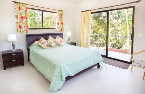 Parrita Casa | Toucan Villa Newer with WiFi & Pool - Digital Nomad Friendly