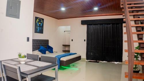 Río Cuarto Apartamento | Toucan Villa Rio Cuarto