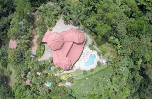 Barú Villa | Tucanes, montañas y cascadas! Jungle Villa w / personal completo.