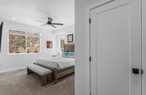 St. George Apartamento | Touch of Class - 5BR - Hot Tub & Near Zion