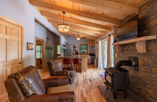 West Jefferson Casa | Touch of Grey - Riverfront home, pet friendly, near Boone and West Jefferson