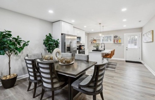 Atlanta Casa | Touch of Paradise /Charming 3-bedroom house with WiFi and AC in awesome Atl