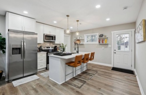 Atlanta Casa | Touch of Paradise /Charming 3-bedroom house with WiFi and AC in awesome Atl