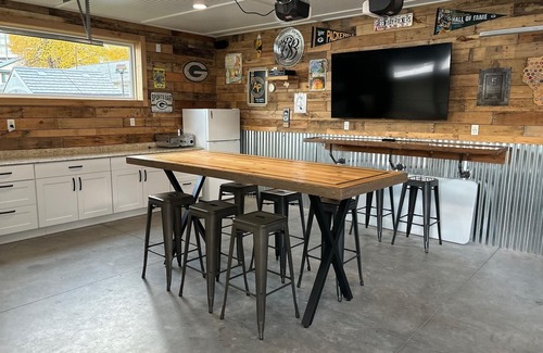 Green Bay Casa | A solo 2 cuadras de Lambeau Field y Titletown District - ¡Casa recientemente remodelada!