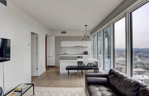 Ville-Marie Apartamento | Tour des Canadiens 2 | 28th floor with panoramic city view | 2 bdrms, 2 bathrms
