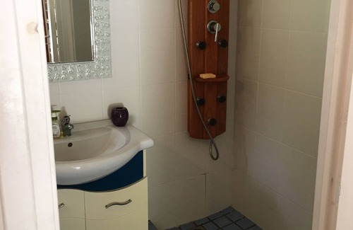 Le Gosier Casa | SALA DE TURISTA 2/3 PERSONAS en una piscina señal verde PACÍFICA