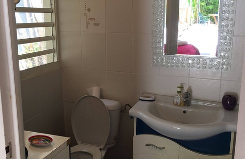 Le Gosier Casa | SALA DE TURISTA 2/3 PERSONAS en una piscina señal verde PACÍFICA