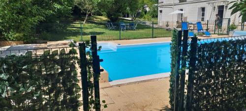 Saint-Avertin Chalet De Esquí | TourTour in the Loire Valley poolside Chalet