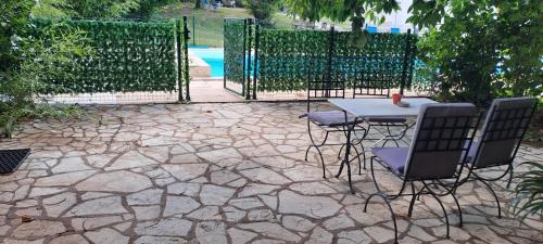 Saint-Avertin Chalet De Esquí | TourTour in the Loire Valley poolside Chalet