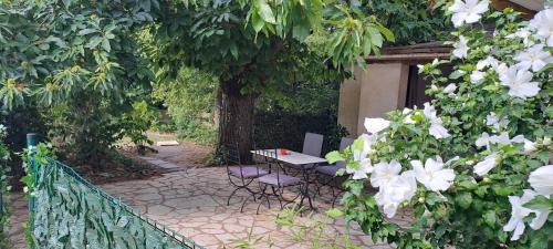 Saint-Avertin Chalet De Esquí | TourTour in the Loire Valley poolside Chalet
