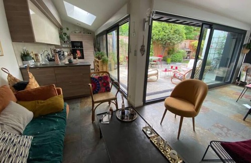 Adamville Casa | Tout à Pied ! A 20min du Centre de Paris et 30 de Disney, en Transports