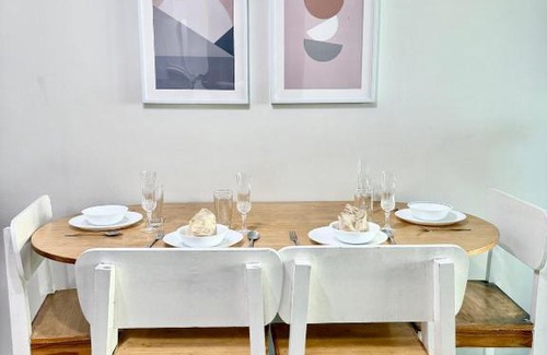 Pio del Pilar Apartamento | Tower 1 Rm 305 FREE Parking, FREE Pool, Balcony, 1Bedroom 4 beds