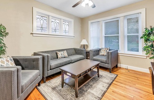 Southwest Garden Casa | Tower Grove Getaway - bldg