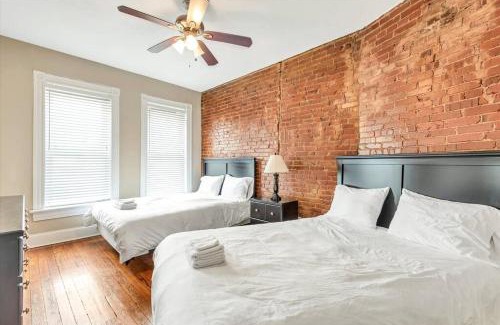 St. Louis Casa | Tower Grove Two-Story Cozy Unit for Groups STL side a