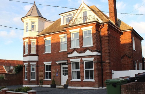 Mundesley Casa | Tower House: galardonada casa familiar, a 100 yardas de la playa Sandy Blue Flag