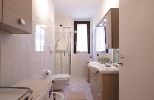 Paratico Apartamento | Tower & Lake Holiday