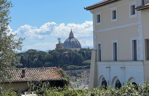 Vatican Apartamento | Tower of the Moon - Luxury Stay with St. Peter View