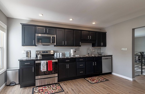 Marion Casa | Tower Square Arts District- walk to Food & ET!
