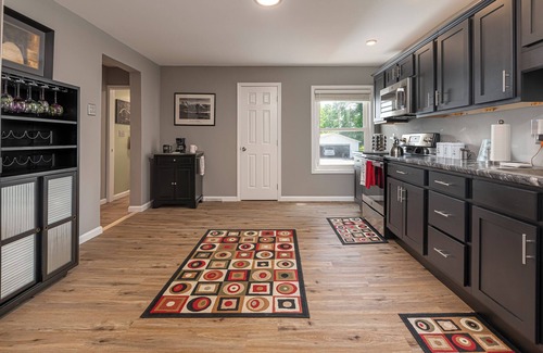 Marion Casa | Tower Square Arts District- walk to Food & ET!