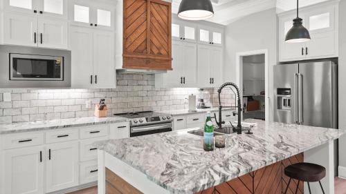 Flint Casa | Towering Pines - 3 Beds, Near Lake, Huge Backyard