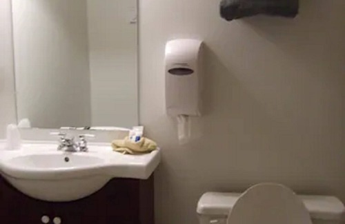 Whitehorse Hotel | Town and Mountain Hotel