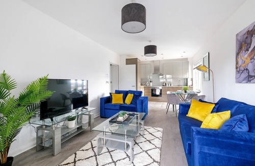 Berrylands Apartamento | Town Center 2 bed Serviced Apartment 08 with parking