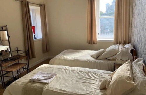 Langholm Apartamento | Town centre with cafe , hotels and shops on the doorstep