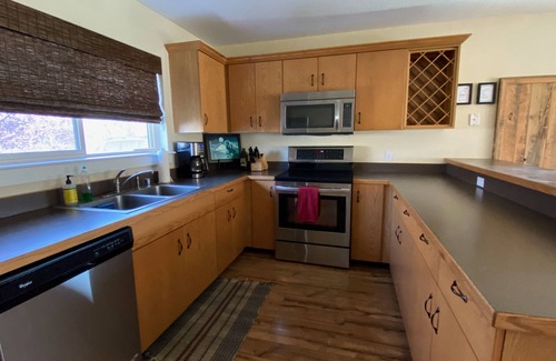 Big Sky Chalet De Esquí | Town Ctr l Hot Tub l Mtn View l Loft l Fireplace