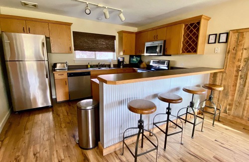 Big Sky Chalet De Esquí | Town Ctr l Hot Tub l Mtn View l Loft l Fireplace