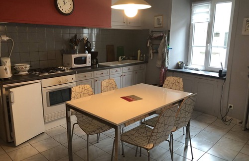 Cerences Casa | Town house, courtyard, garden, 15 minutes from the sea