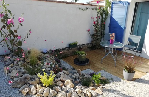Goise-Champommier-Champclairot Casa | Town house with garden and heated pool