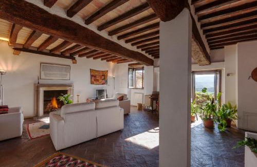 Todi Casa | Town House with Garden and Piano