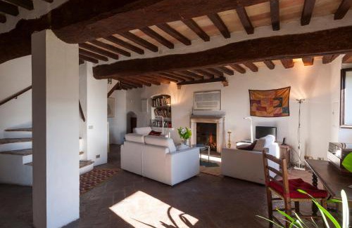 Todi Casa | Town House with Garden and Piano